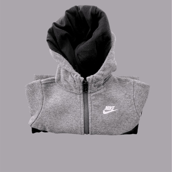 NIKE 2-Piece 12 Month Gray/Black Hooded Fleece Set for Boys | Preowned - Picture 4 of 11